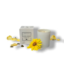 Load image into Gallery viewer, Sandalwood & Musk Signature Candle