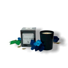 Load image into Gallery viewer, Fresh Linen Signature Candle