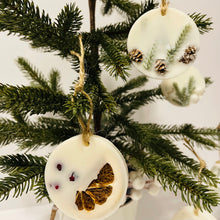 Load image into Gallery viewer, Festive Melt Tree decoration
